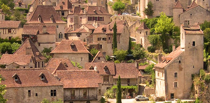 Saint-Cirq-Lapopie en Midi-Pyrénées, un des plus beaux villages de France situé dans le Lot.